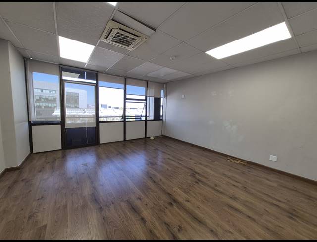 712M² OFFICE TO LET IN SANDTON CENTRAL